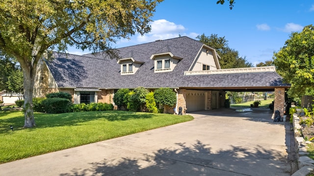 view of front of property featuring a carport and a front yard