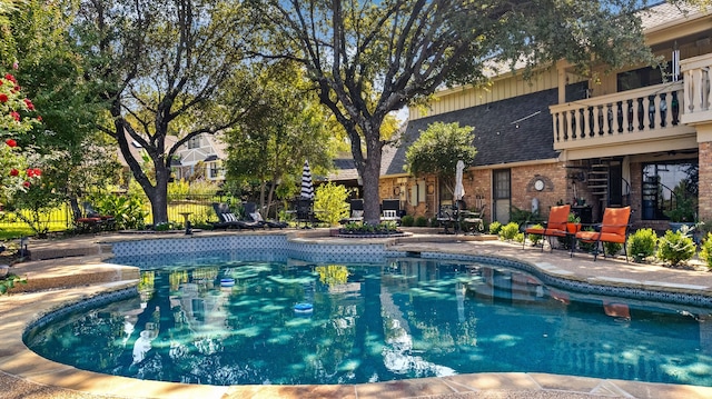 view of swimming pool