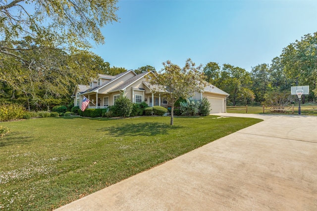 view of front of home featuring a front yard and a garage