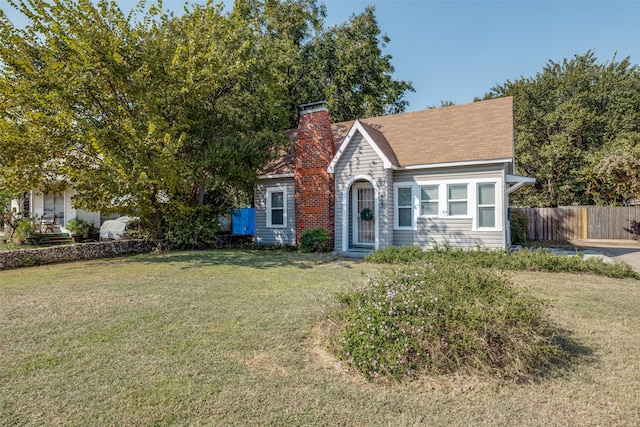 view of front of house with a front lawn