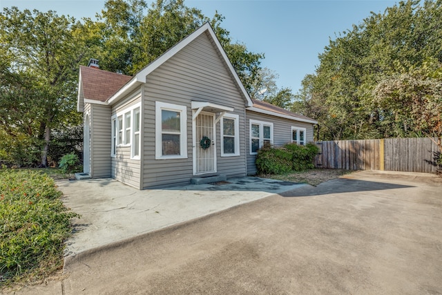 view of front of home featuring a patio area