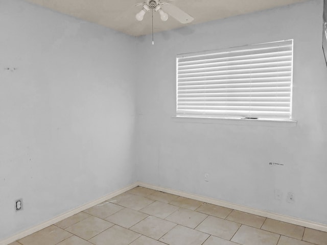 empty room with ceiling fan