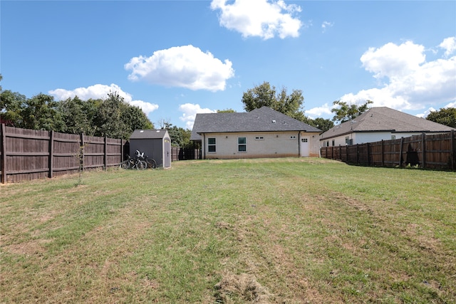 view of yard with a shed