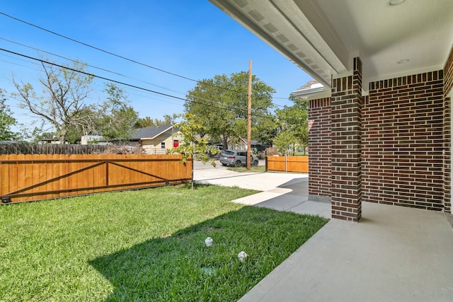 view of yard featuring a patio