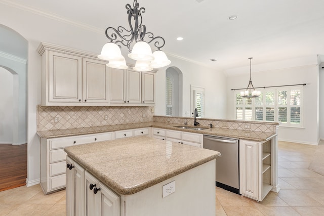 kitchen featuring kitchen peninsula, sink, dishwasher, a chandelier, and a kitchen island