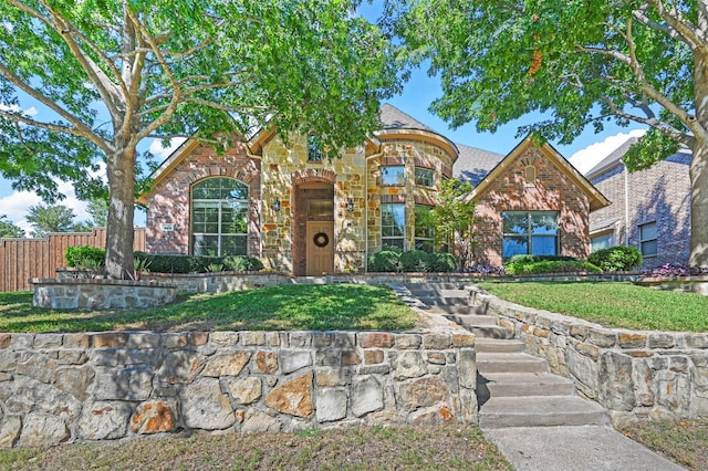 view of front of house featuring a front yard