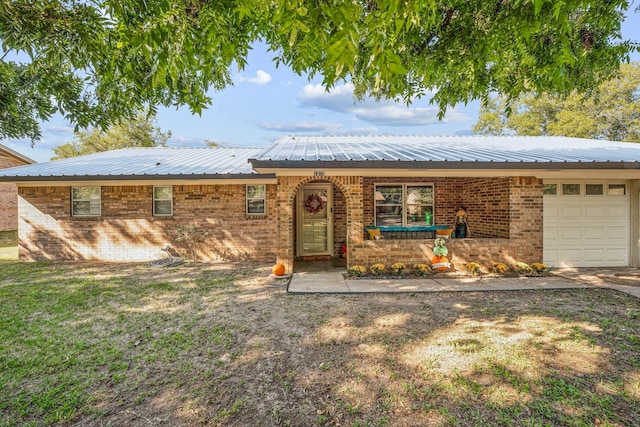 ranch-style home featuring a garage