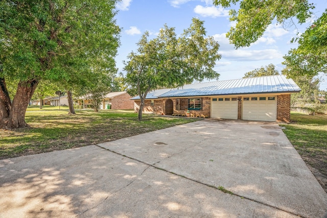 ranch-style house featuring a front lawn and a garage