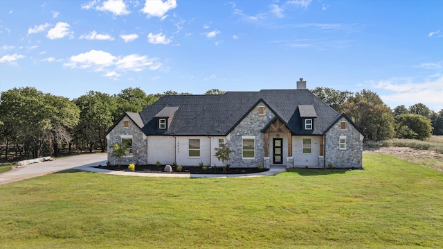 view of front of property with a front yard