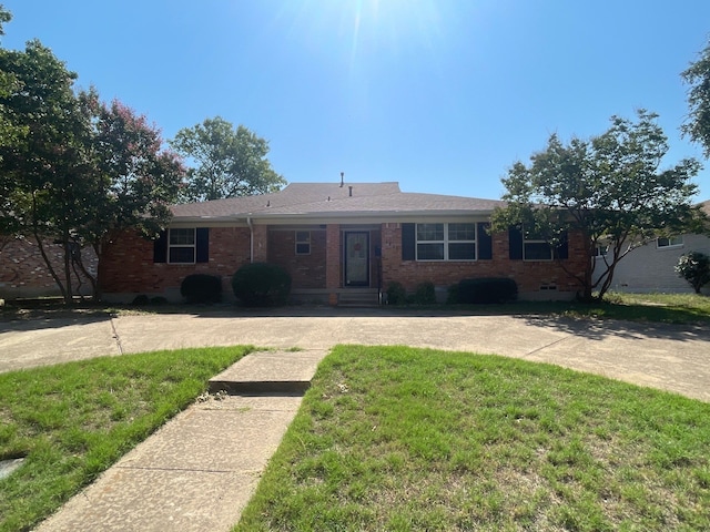 ranch-style home with a front yard