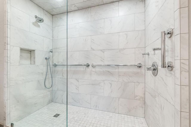 bathroom featuring tiled shower