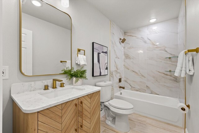 bathroom with hardwood / wood-style flooring, a tile shower, ceiling fan, and a fireplace