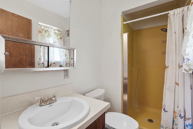 bathroom with curtained shower, vanity, and toilet