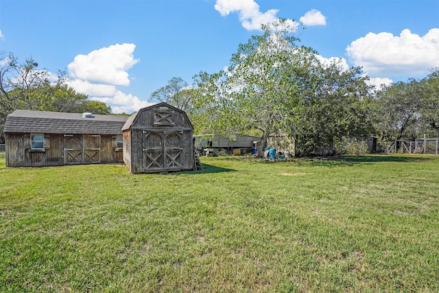 view of yard with a storage unit