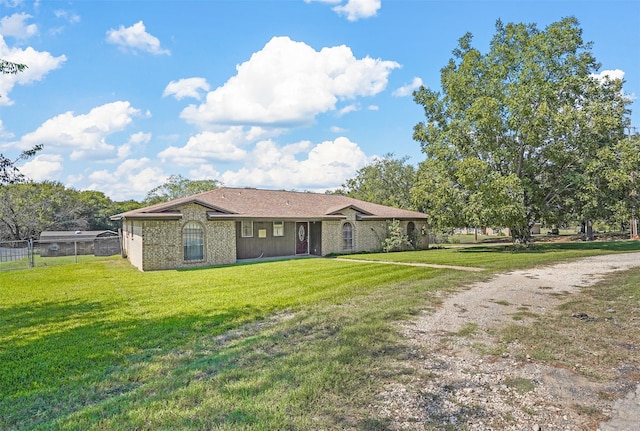 view of front of property with a front yard