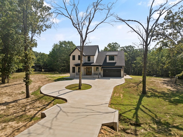 view of front of home featuring a front yard and a garage