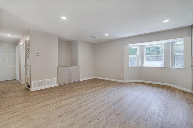 spare room with recessed lighting, baseboards, visible vents, and light wood-type flooring