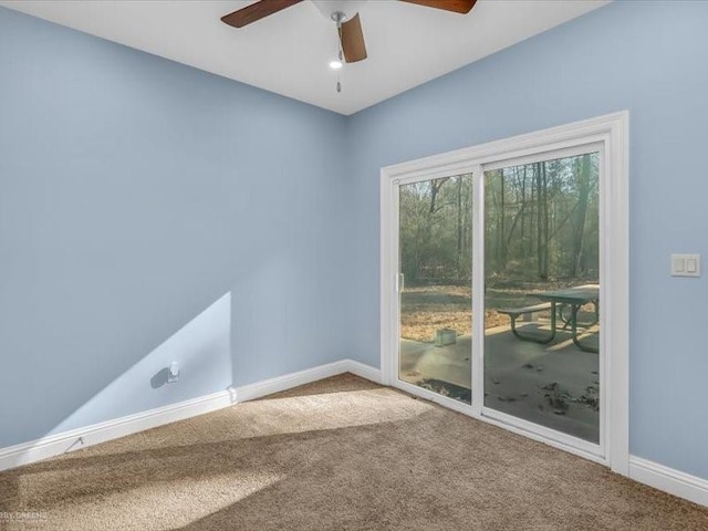 unfurnished room featuring ceiling fan and carpet