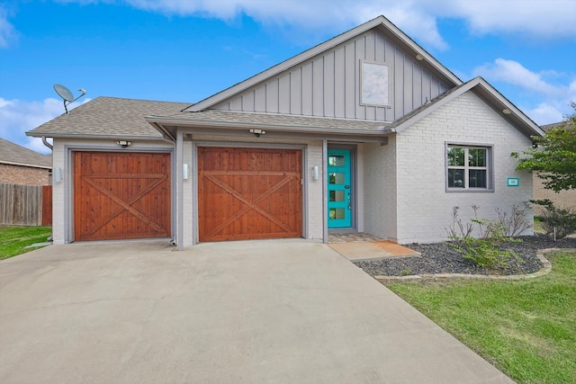 view of front of house with a front lawn