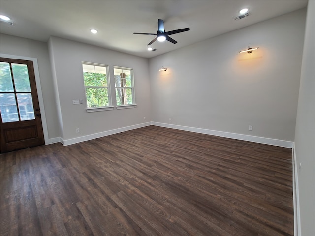 spare room featuring dark wood-type flooring and ceiling fan