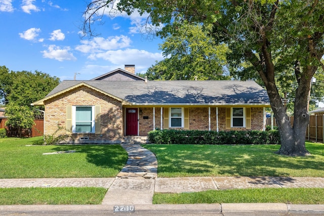 view of front of house featuring a front yard