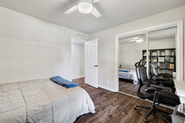 bedroom with ceiling fan, a textured ceiling, a closet, and dark hardwood / wood-style floors