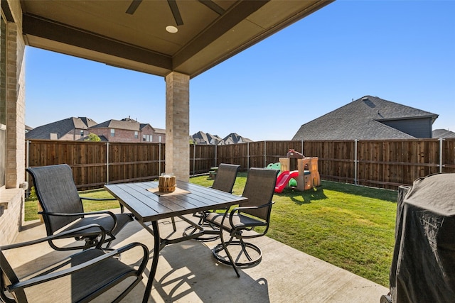 view of patio with ceiling fan