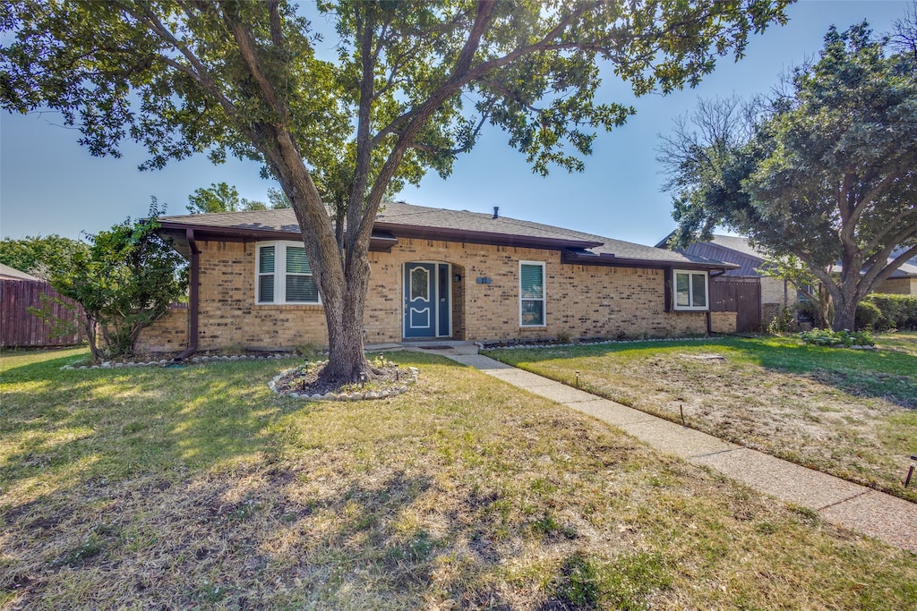 ranch-style home with a front lawn