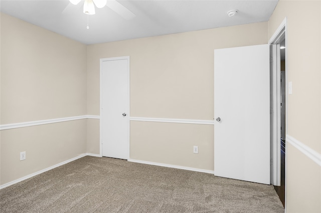 carpeted empty room featuring ceiling fan