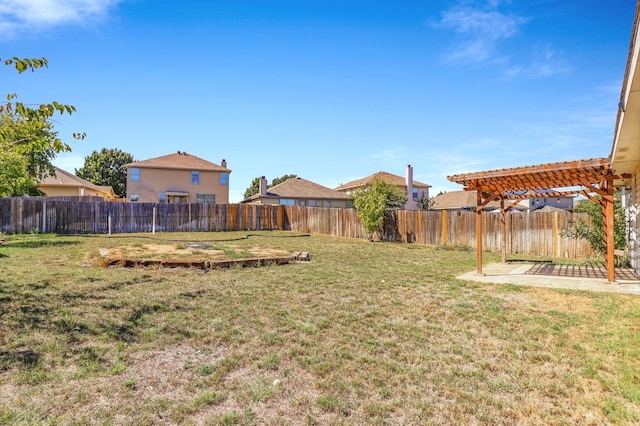 view of yard featuring a pergola