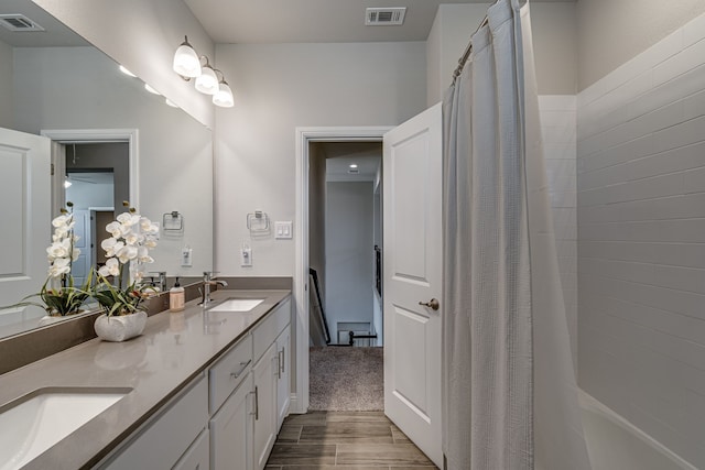 bathroom featuring a shower with shower curtain and vanity