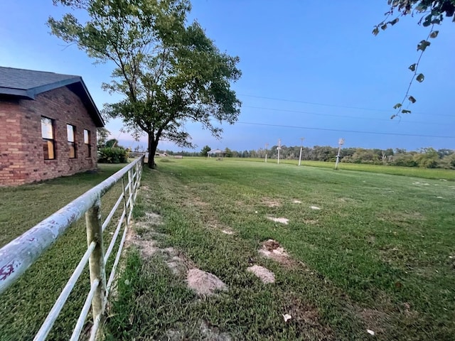 view of yard featuring a rural view