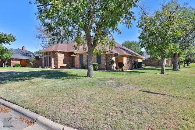 ranch-style house featuring a front lawn