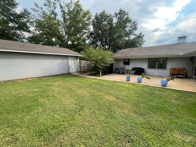 view of yard with a patio area