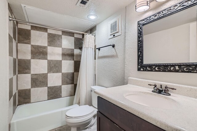 spare room featuring lofted ceiling and carpet