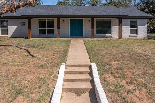 view of front of home with a front lawn