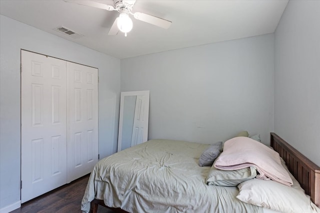 bedroom with a closet, dark hardwood / wood-style flooring, and ceiling fan