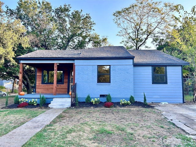 view of front of property with covered porch