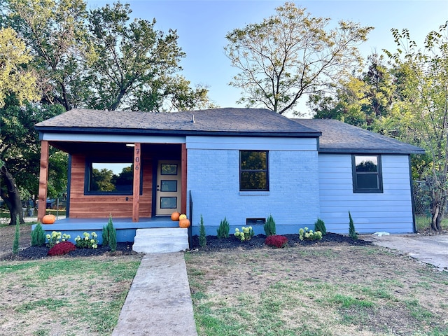 view of front facade featuring covered porch