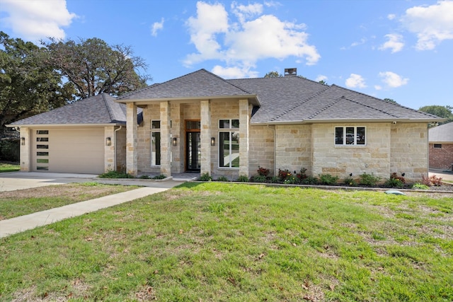 view of front of property featuring a front lawn and a garage