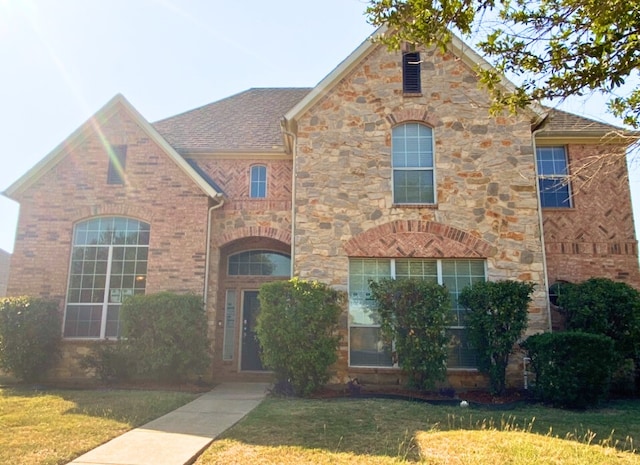 view of front of house featuring a front yard