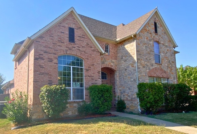 view of front of home with a front lawn