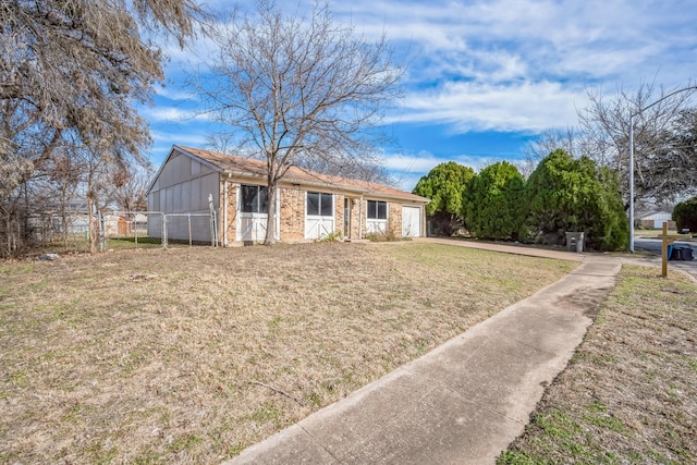 view of front of house with a front lawn