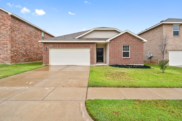 view of front of home featuring a front lawn and a garage