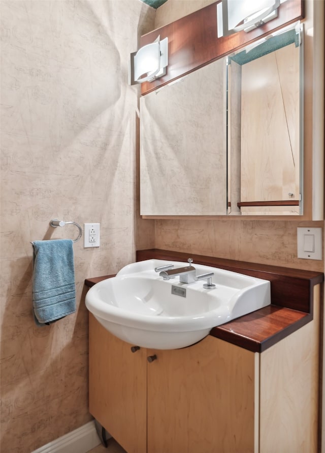 bathroom featuring sink