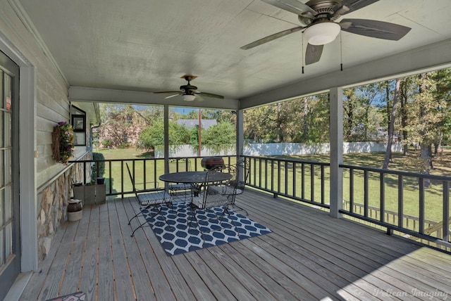 sunroom / solarium with ceiling fan