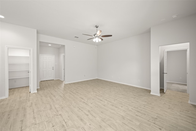 empty room featuring light hardwood / wood-style floors and ceiling fan