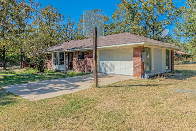 ranch-style home featuring brick siding, a garage, and a front yard