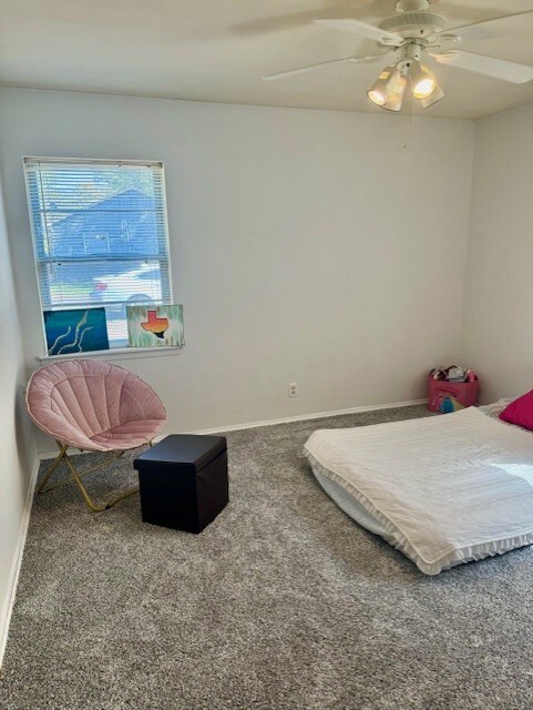 carpeted bedroom featuring ceiling fan