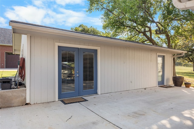 property entrance featuring a patio and central AC unit